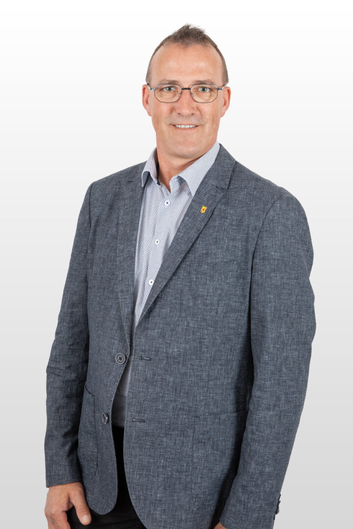 Grossrat, Käser, Chauffeur Verheiratet, Gemeinderat Landiswil, Vize. Präs. SVP Mittelland-Süd, Vize. Präs. SVP Landiswil, Mitglied, Les Routiers Suisses, Hobbys, Blasmusik, Bike