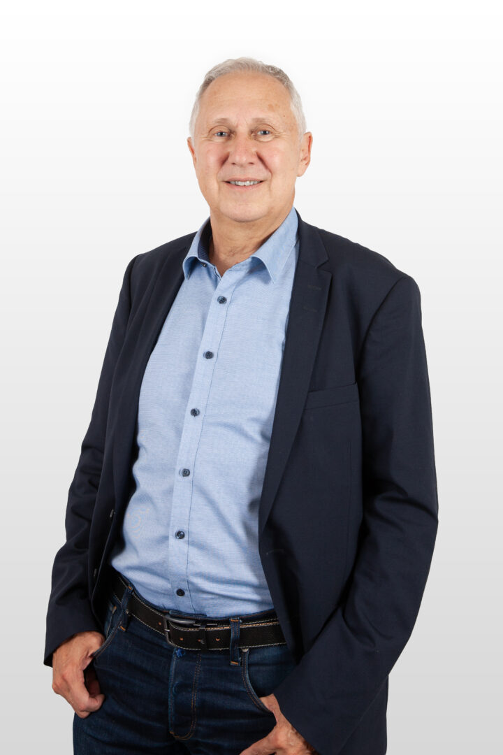 Rechtsanwalt, selbständig, 2 Kinder - Gemeinderat, Verwaltungsratspräsident careköniz AG, Verwaltungsrat WVRB, arabern AG, Fernwärme Selhofen AG