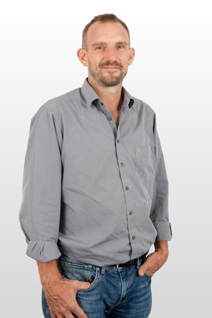 Meisterlandwirt, Gemeindepräsident, 4 Kinder. Für Landwirtschaft, Gewerbe & Gemeinden: Weniger Bürokratie, mehr Eigenverantwortung. «zuelose, zäme rede, Lösige sueche»