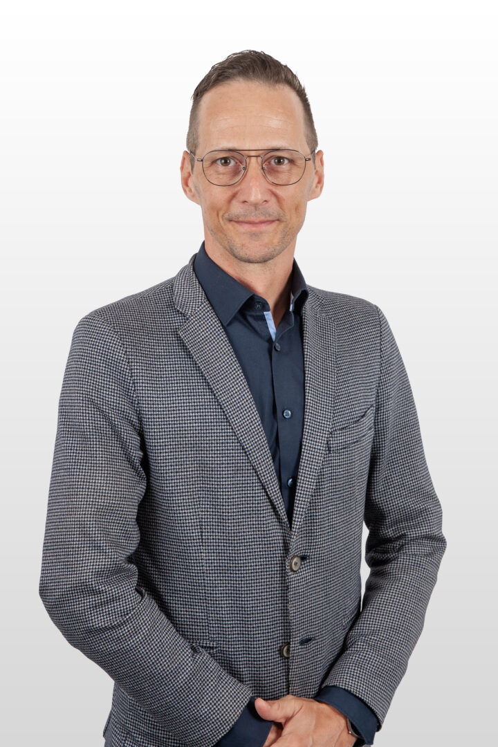 Mein Einsatz gilt wertvoller Bildung, verlässlicher Gesundheit und produktiver Wirtschaft – zum Schutz von Wohlstand, Sicherheit und Vertrauen. cunvia.ch