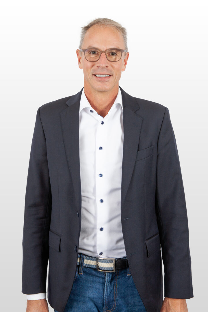 Betriebswirtschafter HF und Grossrat, Parlament Köniz, Stiftungsrat Berner Gesundheit, Stiftungsrat und VR Siloah www.benimarti.ch