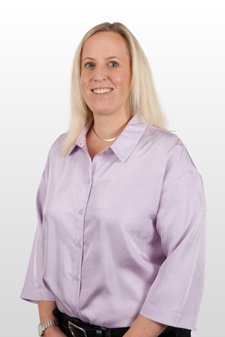 Betriebsökonomin, Tourismusfachfrau HF, Vizepräs. SVP Kirchdorf Fokus: Migration, duales Bildungssystem, Bürokratieabbau Hobbys: Reisen, Familie/Freunde